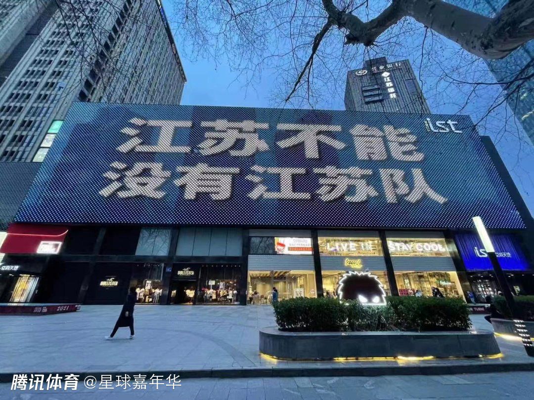 韩信、萧何、张良三杰为刘邦克服项羽做出了精采进献，刘邦打败了抗秦魁首项羽，终究刘邦和吕后整理了所有人。